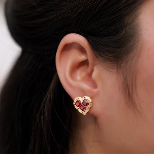 18K Gold Vintage Heart Garnet Stud Earrings